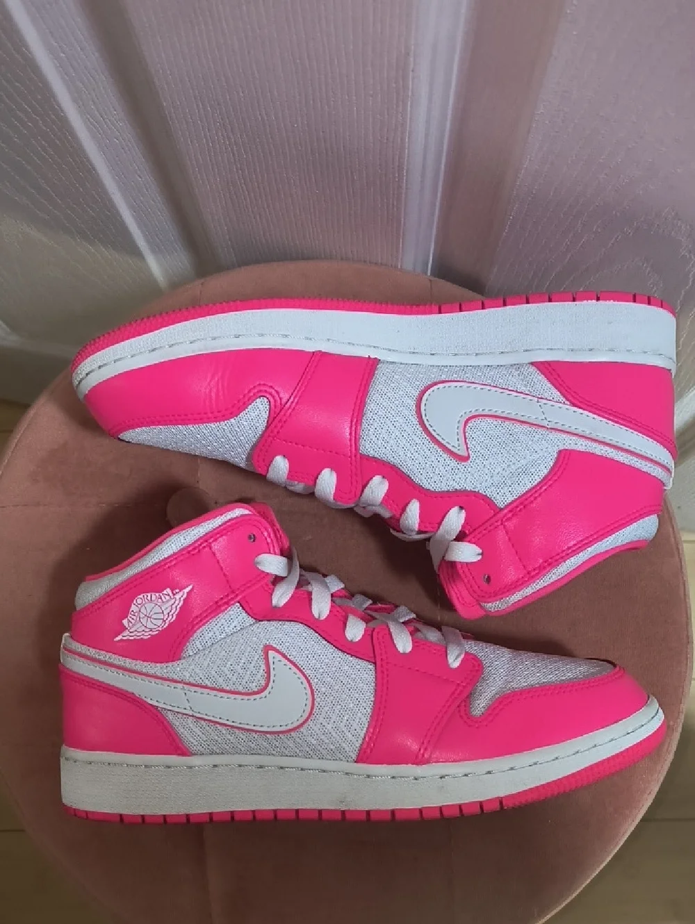 Nike Air Jordan 1 Mid – GS Hyper Pink Size 6Y / Women’s 7.5 - 8